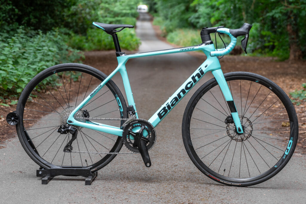 Bianchi Infinito shimano 105 フルカーボン Bianchi-Infinito-XE-Shimano-